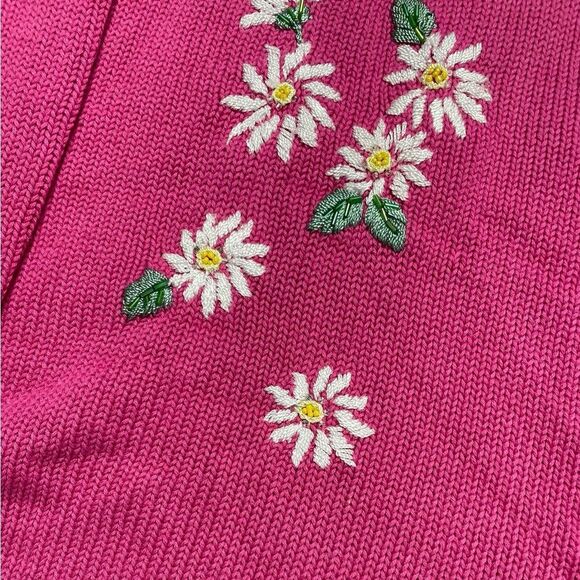 Quacker Factory Daisy Embroidered Pink Knit Sweater Size Medium - Picture 6 of 8